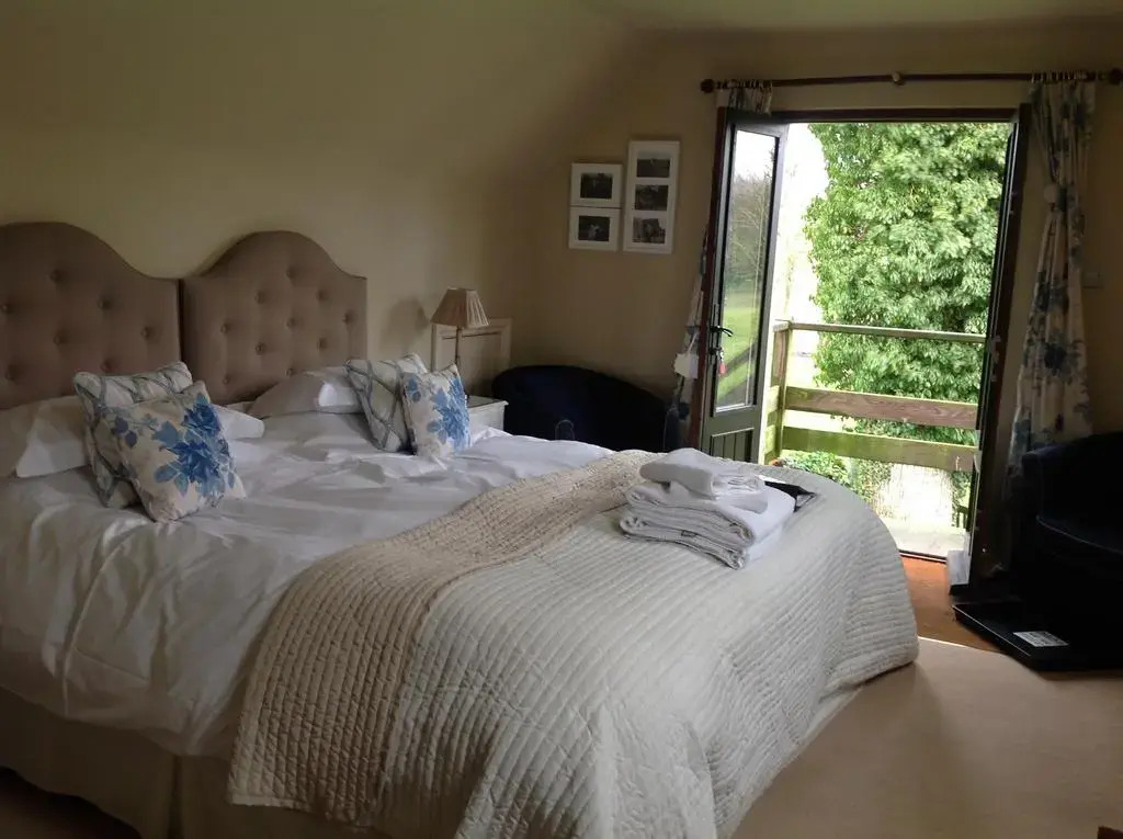 Great Ashley Farm Holiday Cottage & Shepherds Huts