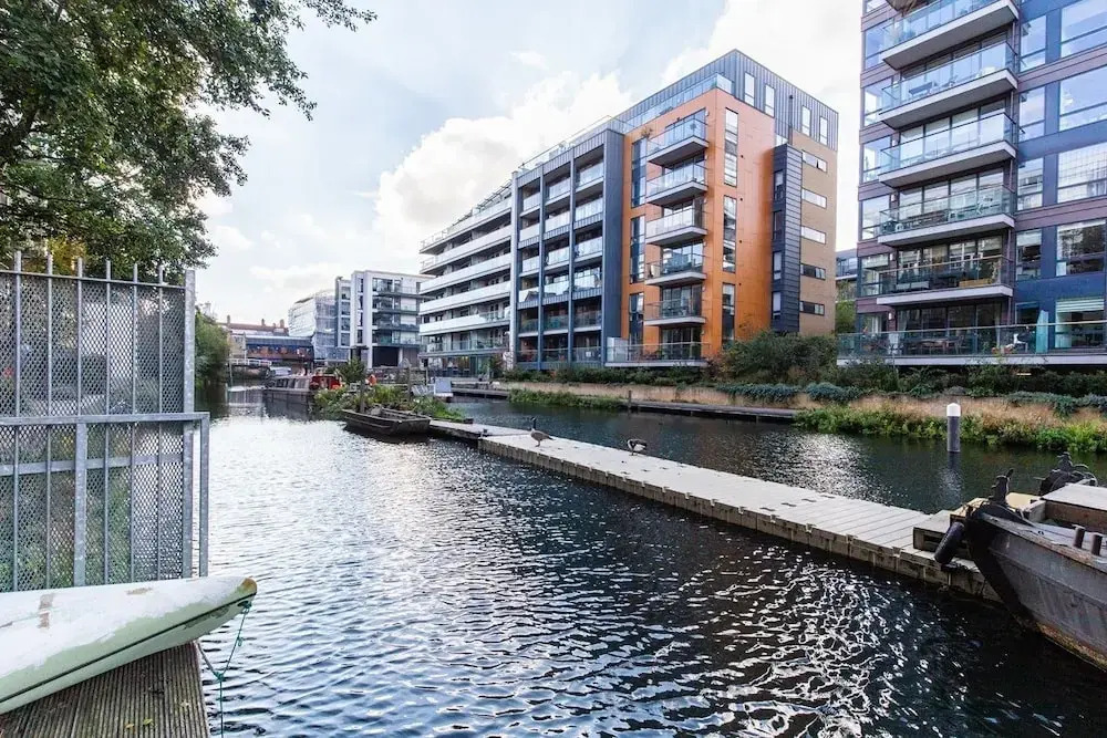 1 Bed Top Floor Flat near Shoreditch