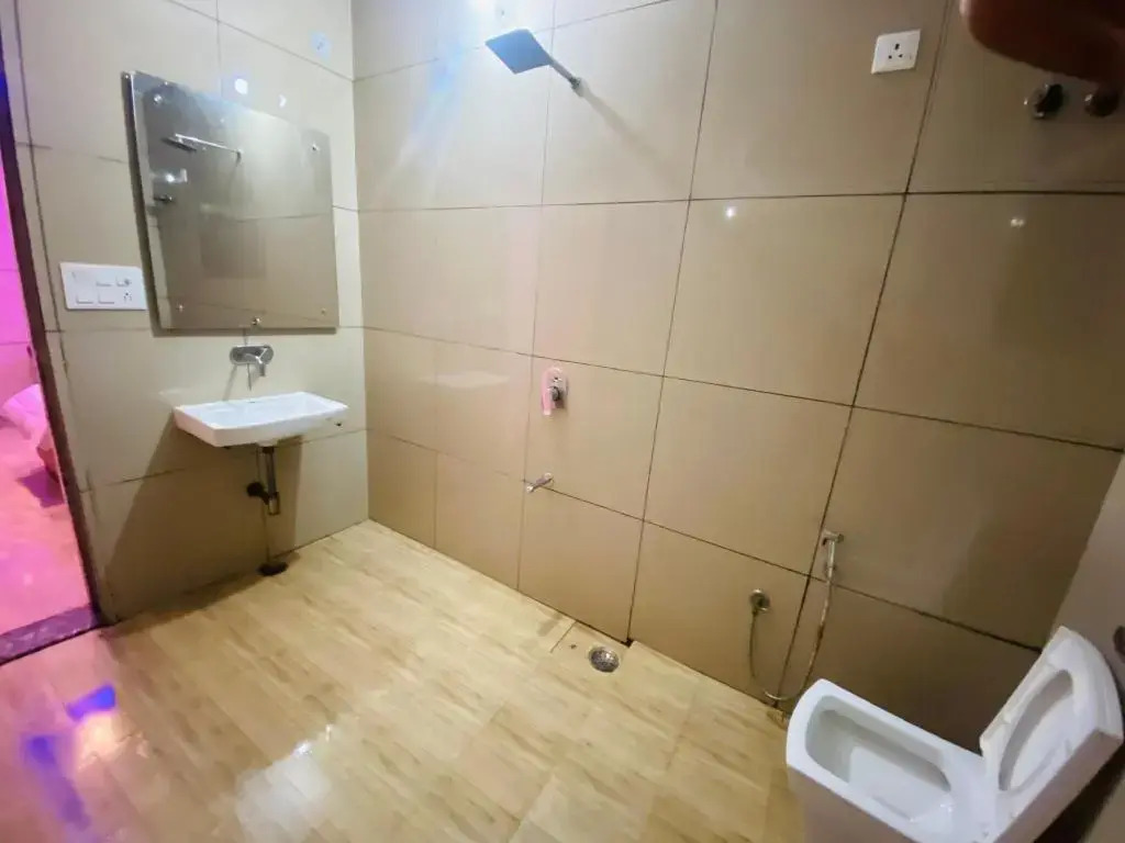 OYO 893 Hotel Seven