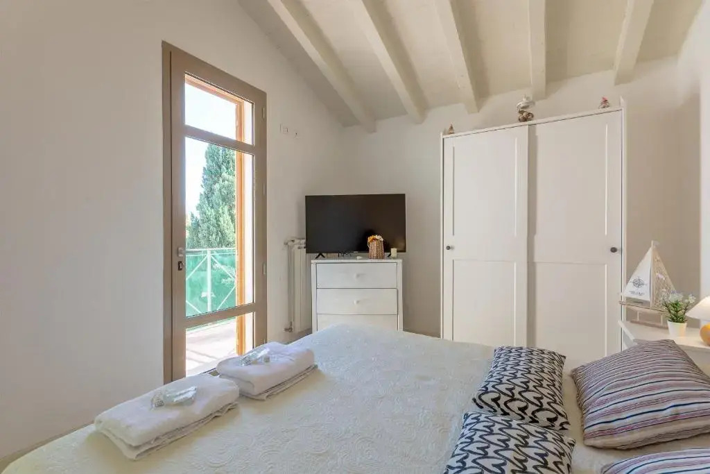 Villino Esse, Libero su 4 Lati più Dependance nel cuore della Versilia