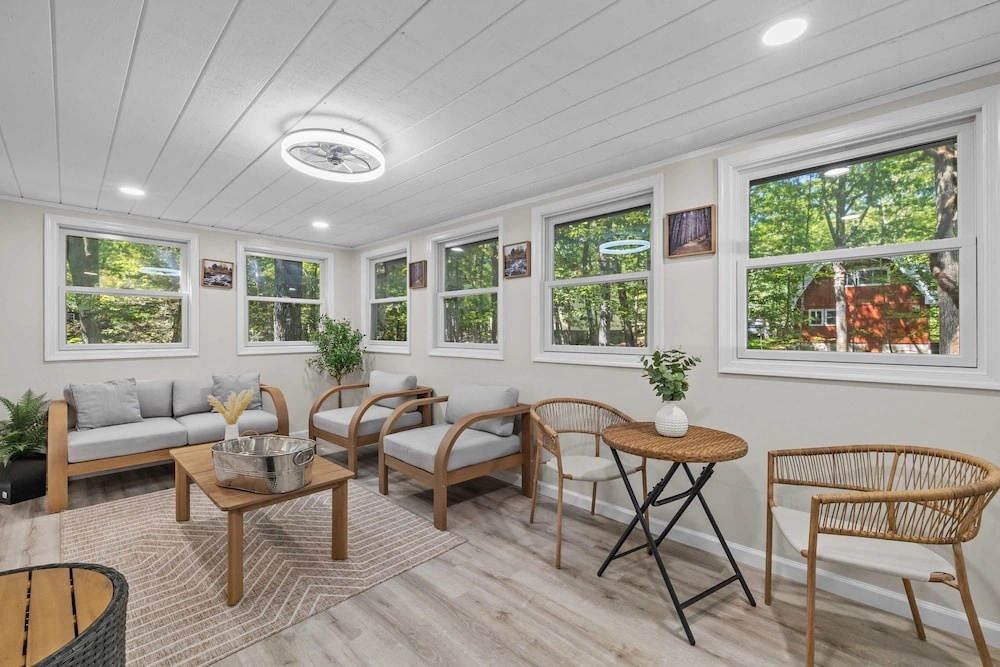 Near Ski Resorts With Hot Tub Game and Movie Room