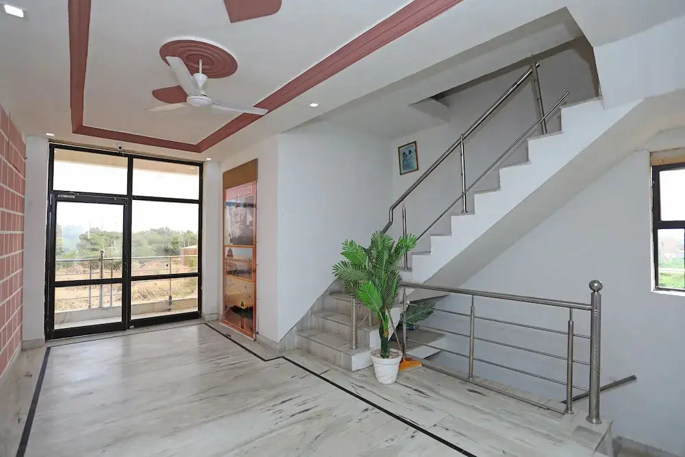 OYO 9984 Hotel Shiv Sagat
