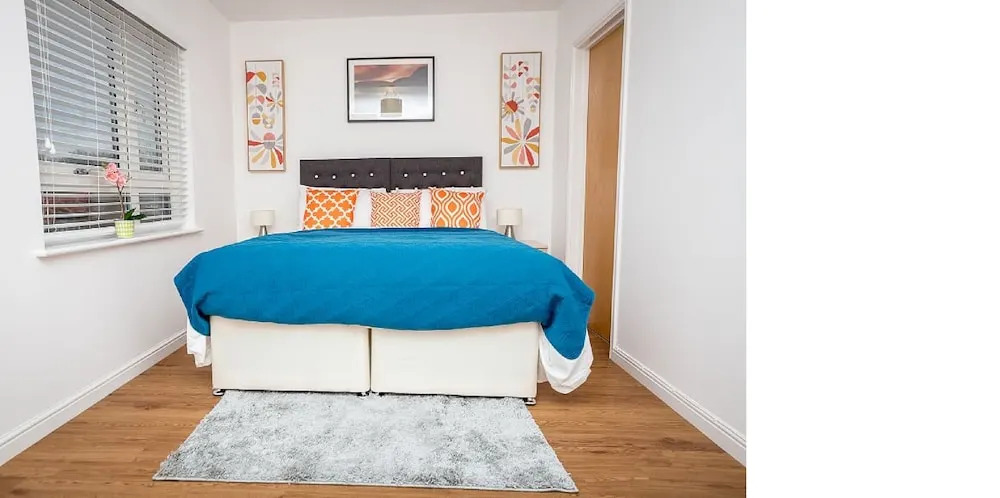 Walking Distance to Town With Free Parking