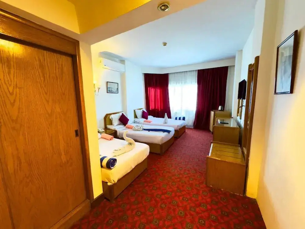 Queens Valley Hotel