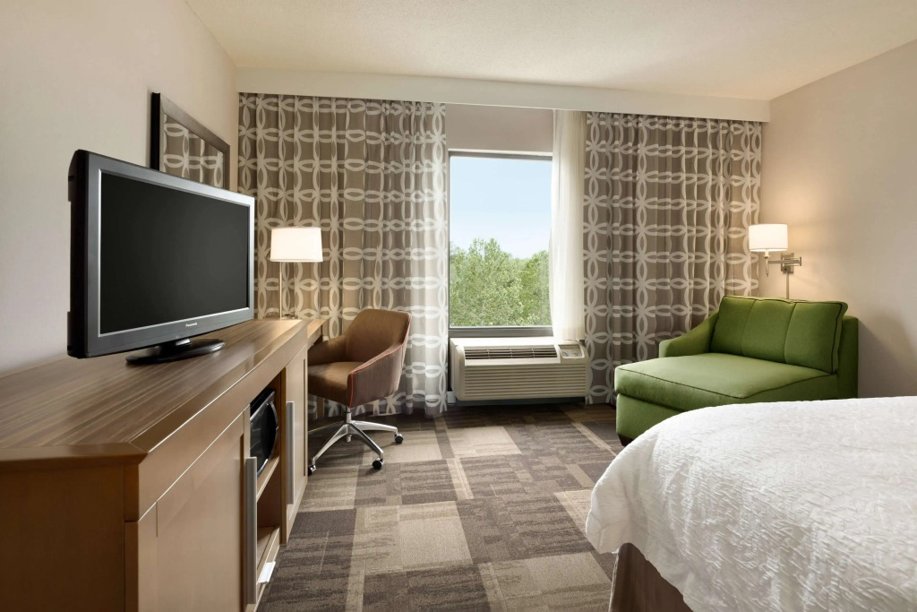 Hampton Inn & Suites Largo