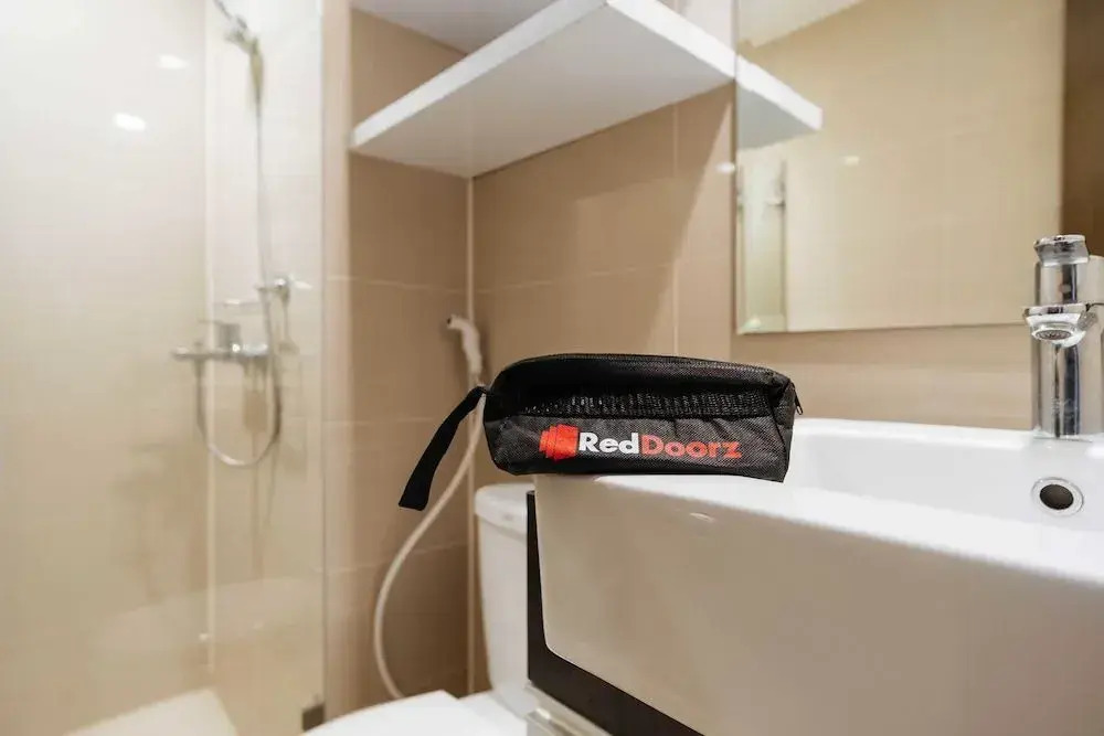 Reddoorz Premium @ Venice Luxury Bgc 2