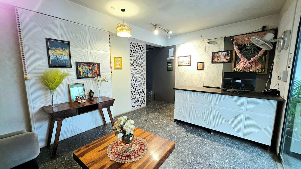 Moksh Hotel