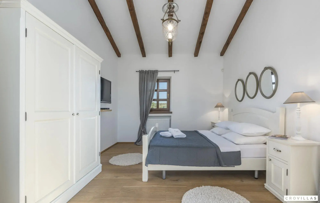 Rustica in Visnjan with 5 bedrooms and 1 bathrooms