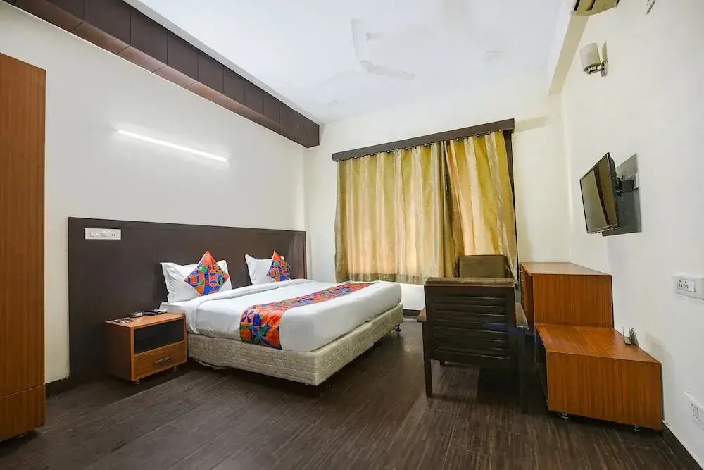 Fabhotel Silver Tree