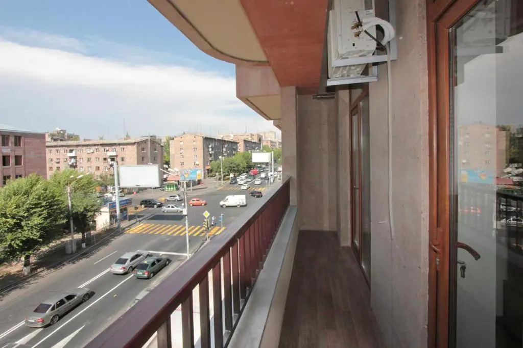 Metro apartment