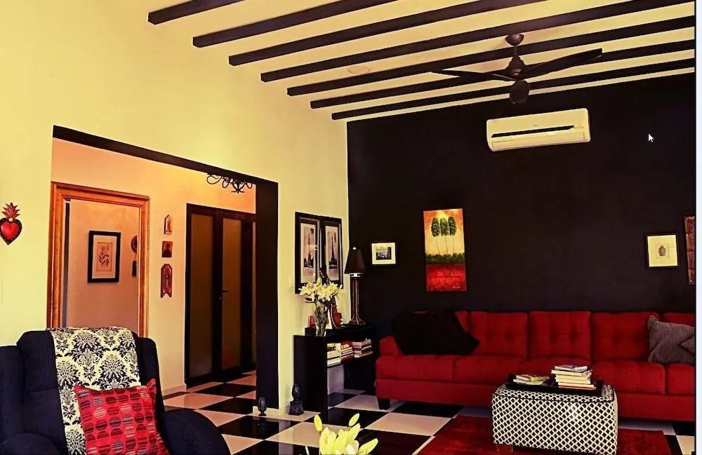 Ochenta Y Dos Bed & Breakfast & Spa
