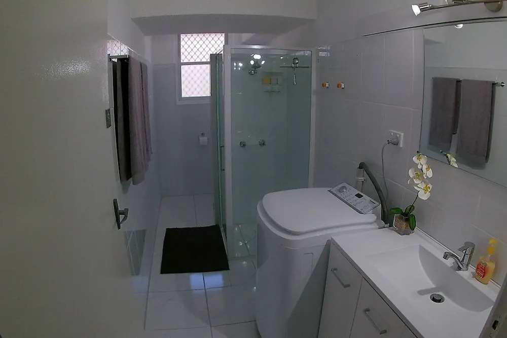 2 Bedroom Condo in Surfers Centre