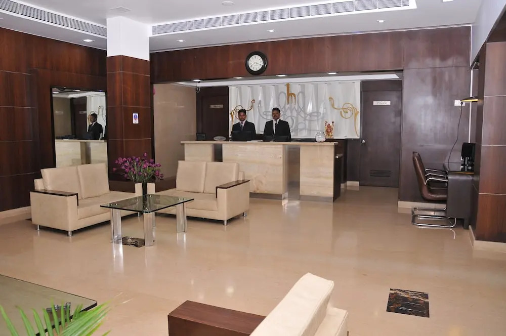 OYO 7361 Meenal Hotel