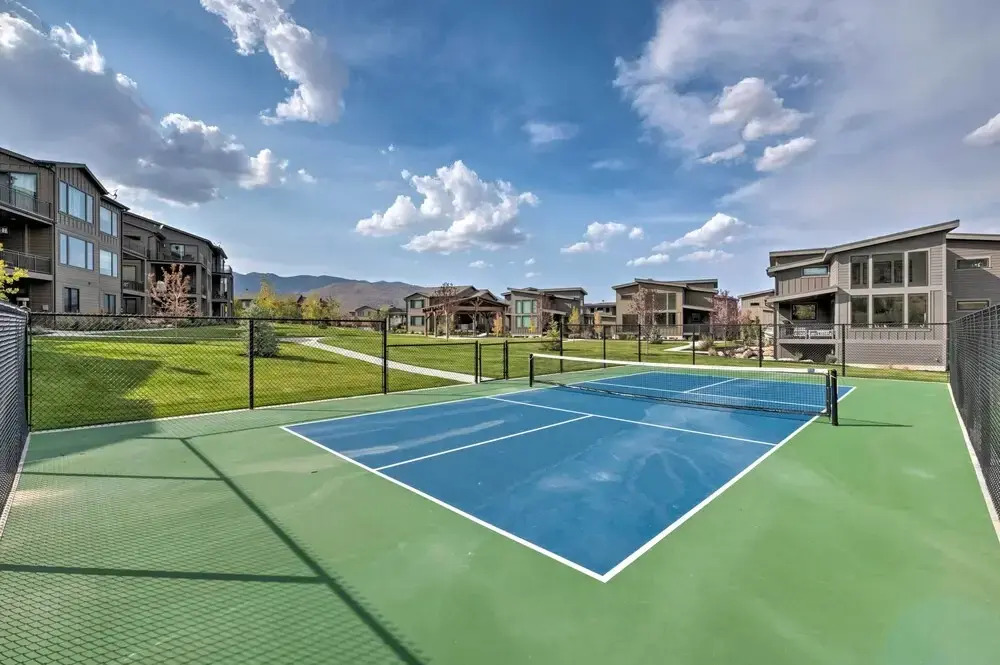 Edgewater Townhome ~ 7 Mi to Snowbasin Resort