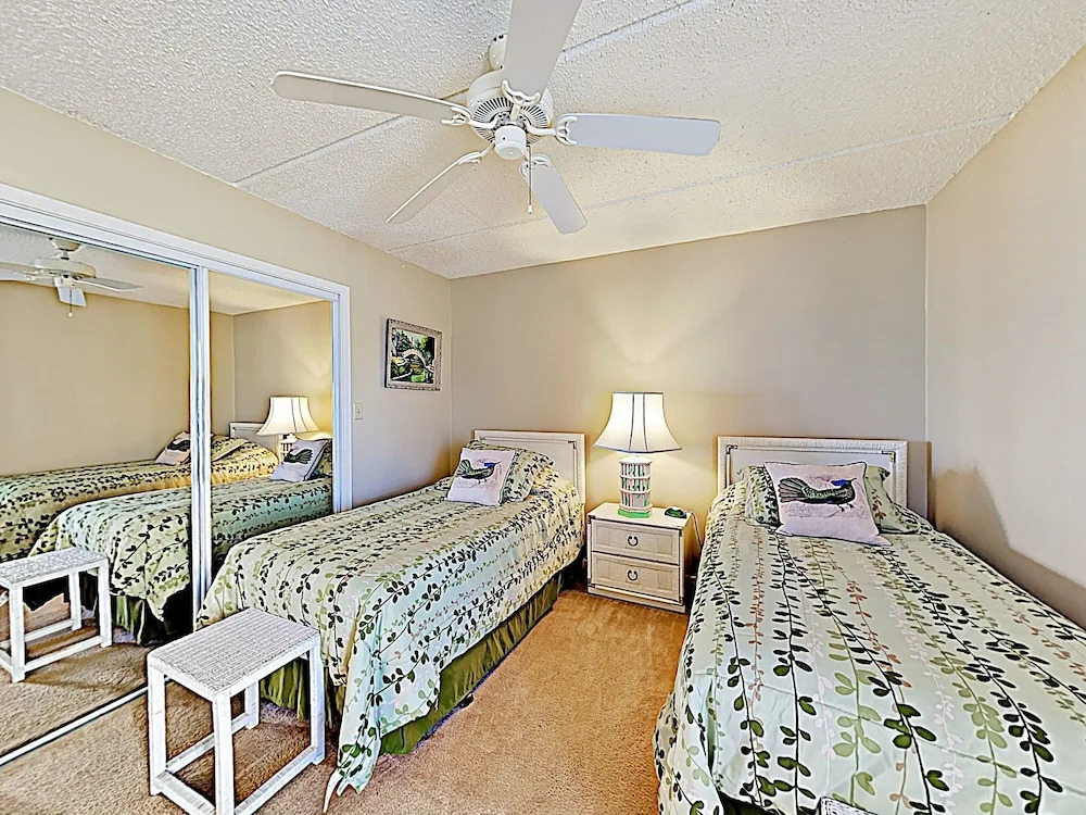 New Listing! Tranquil Corner Unit W/ Gym & Pools 3 Bedroom Condo