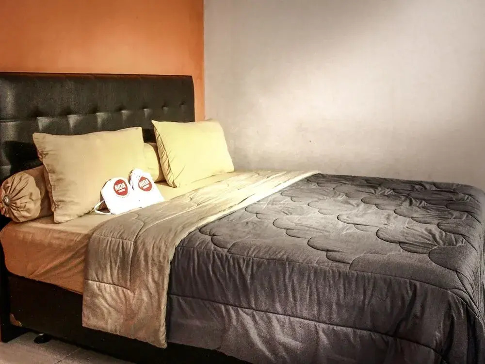 Ten House Guest & Resto by RedDoorz
