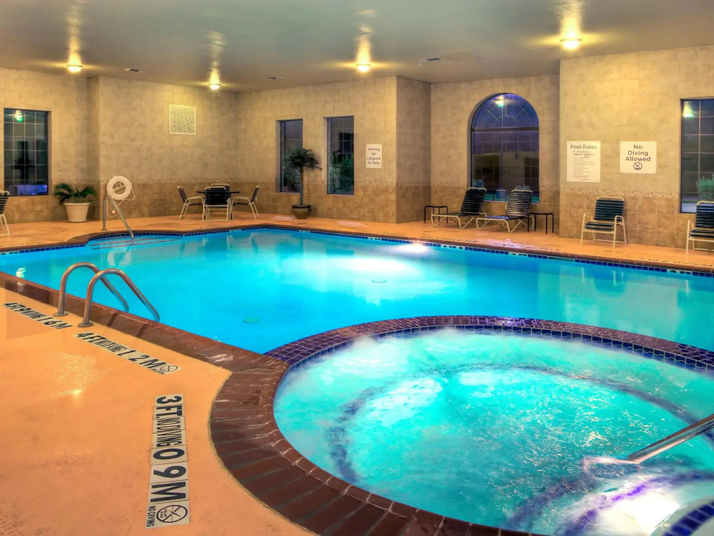 Holiday Inn Express and Suites Granbury by IHG