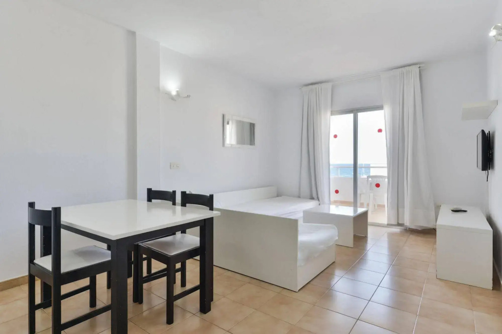 Apartamentos San Antonio Beach