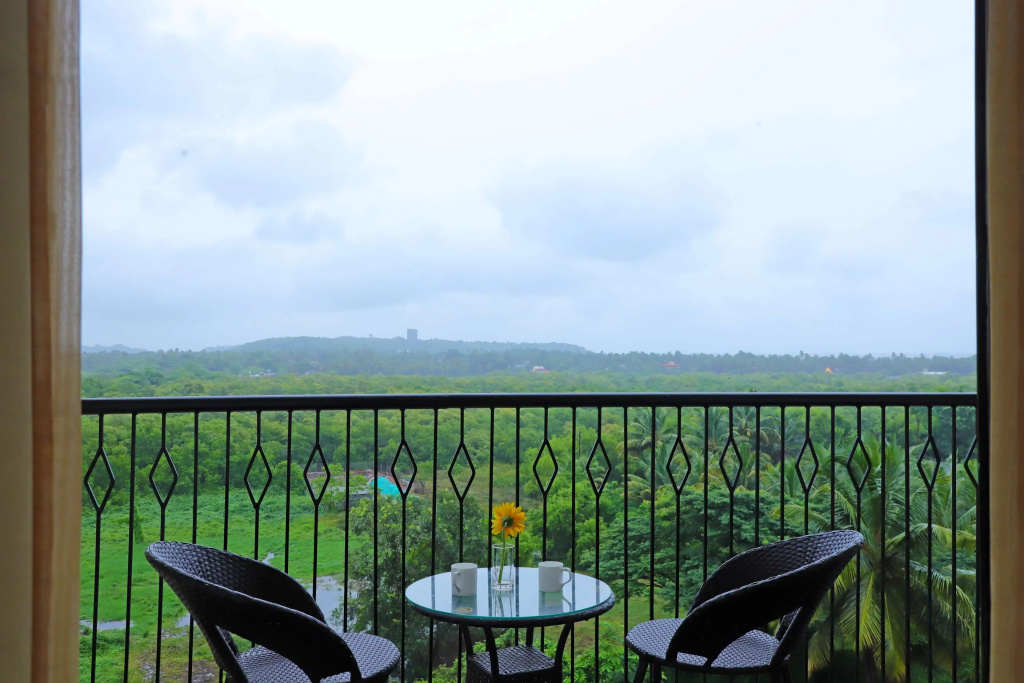 Golden Tulip Candolim, Goa