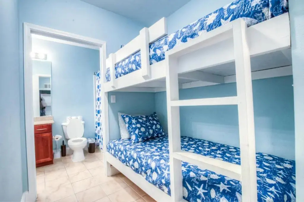Large 3 Bd Penthouse 2034 In Laketown, Great Views and Amenities