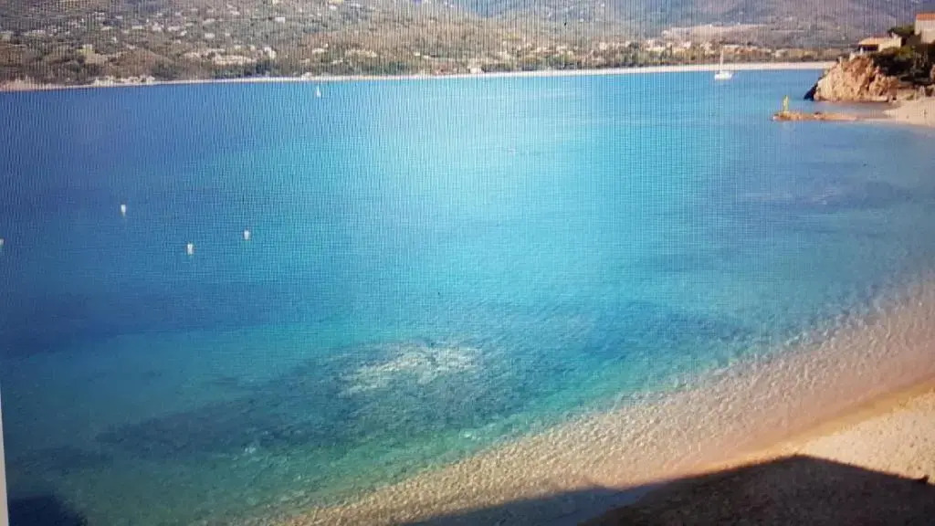 appartement T3 terrasse vue mer pieds dans l eau