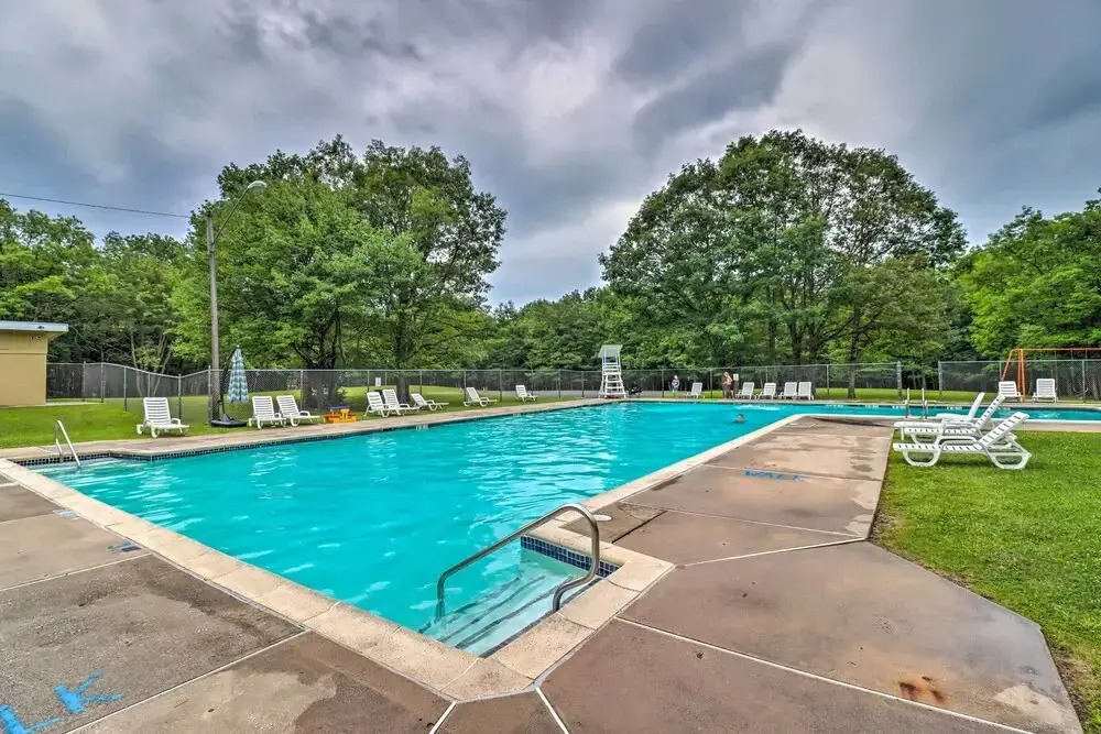 Game Room, Community Beach: Pocono Home!