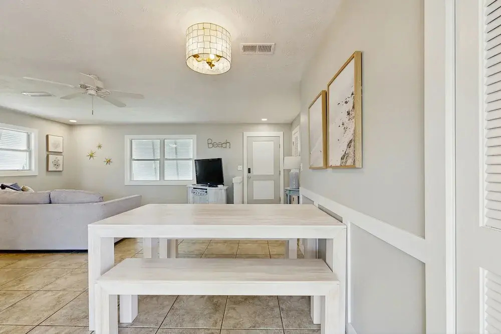 Spacious Beach House With Private Pool, Firepit and Enclosed Yard