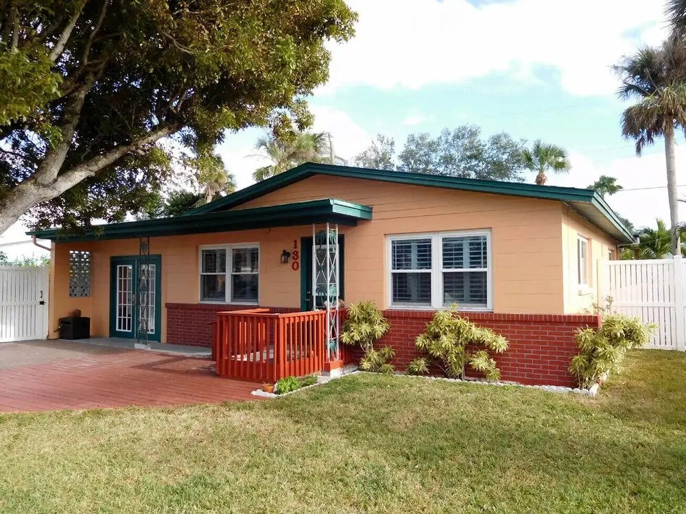 Aloha - Pet-friendly Fort Myers Beach Pool House