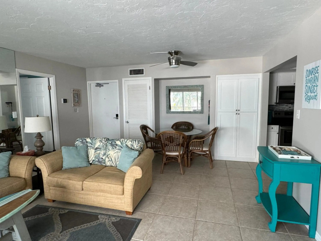 Beachfront Condo! Gulf View From All Rooms, Pool, Chairs Provided