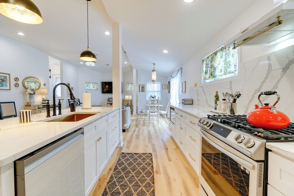 ~ 1 Mi to Dtwn: Wilmington Home w/ Patio!
