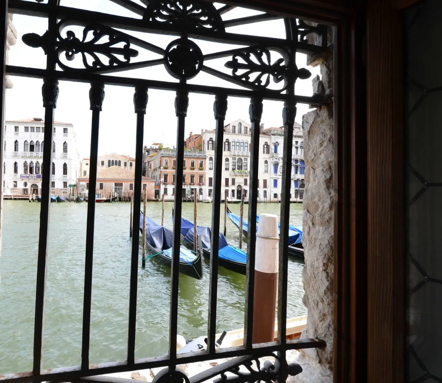 TRIBUNO Grand Canal