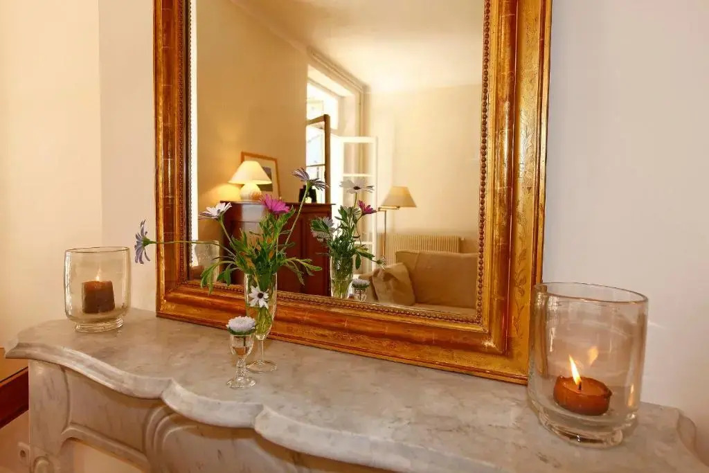 PALMERAIE - Magnifique appartement dépoque avec Vue Mer 4 personnes avec terrasse Le Port Nice