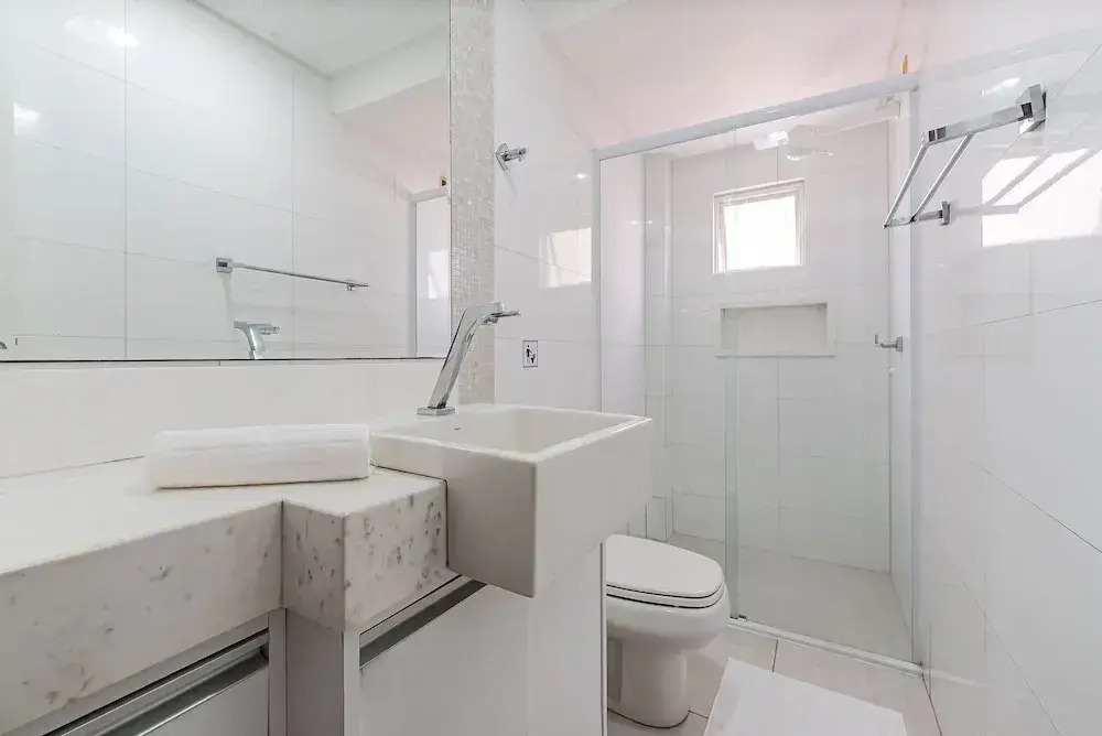 Sea View apt 130m From the Beach in BC Erg605
