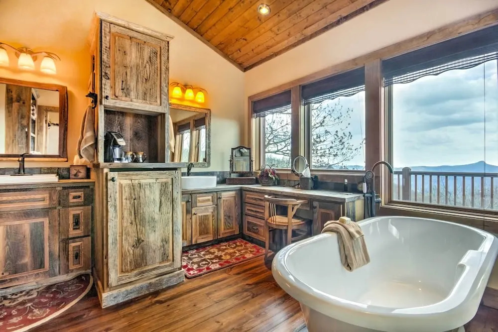 6 Mi to Sapphire Ski! Mtn-view Gem w/ Resort Perks