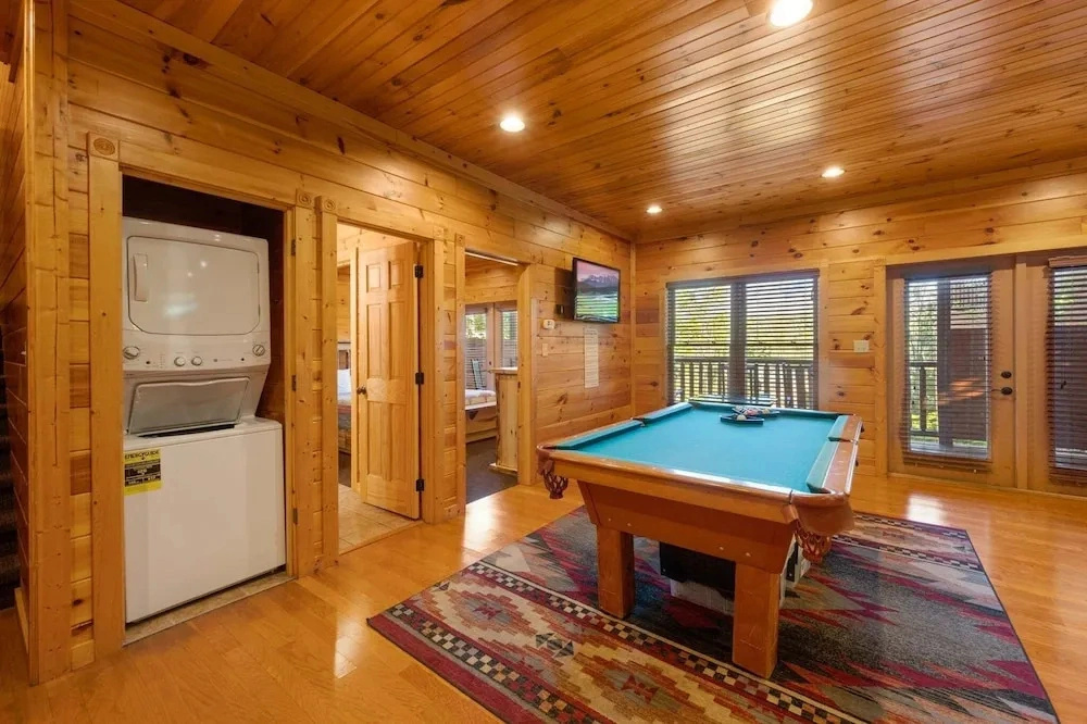 Gatlinburg Mountain Lodge 5 Bedroom Cabin