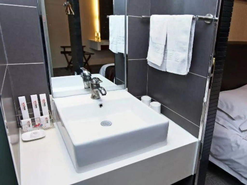 123 Jiman Chain Hotel (Shanghai Daning International Wuwei East Road Subway Station Branch)