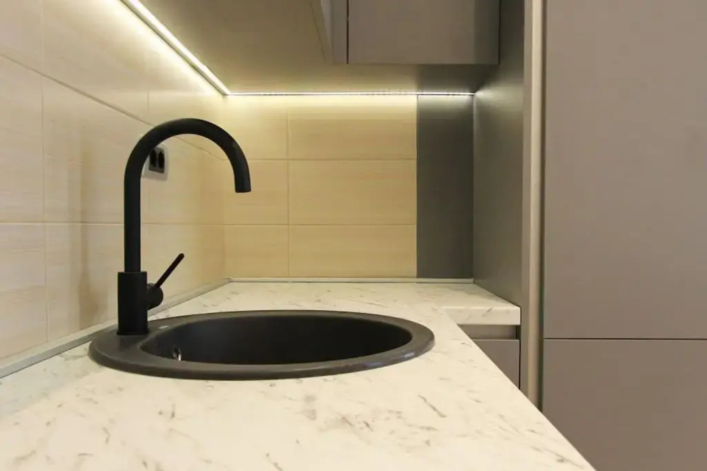 Modern 1BR apartment with swimming pool
