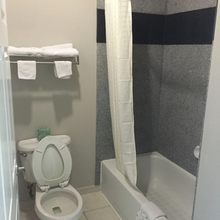 Camelot Inn & Suites Veterans Memorial NW Houston