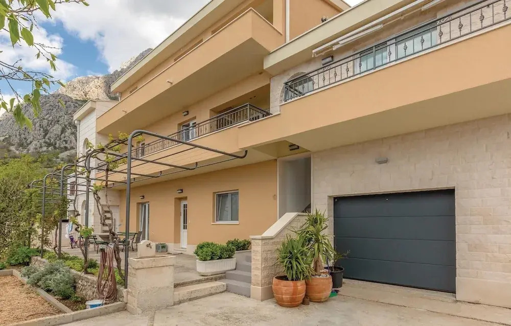Beautiful Apartment in Makarska With 3 Bedrooms and Wifi