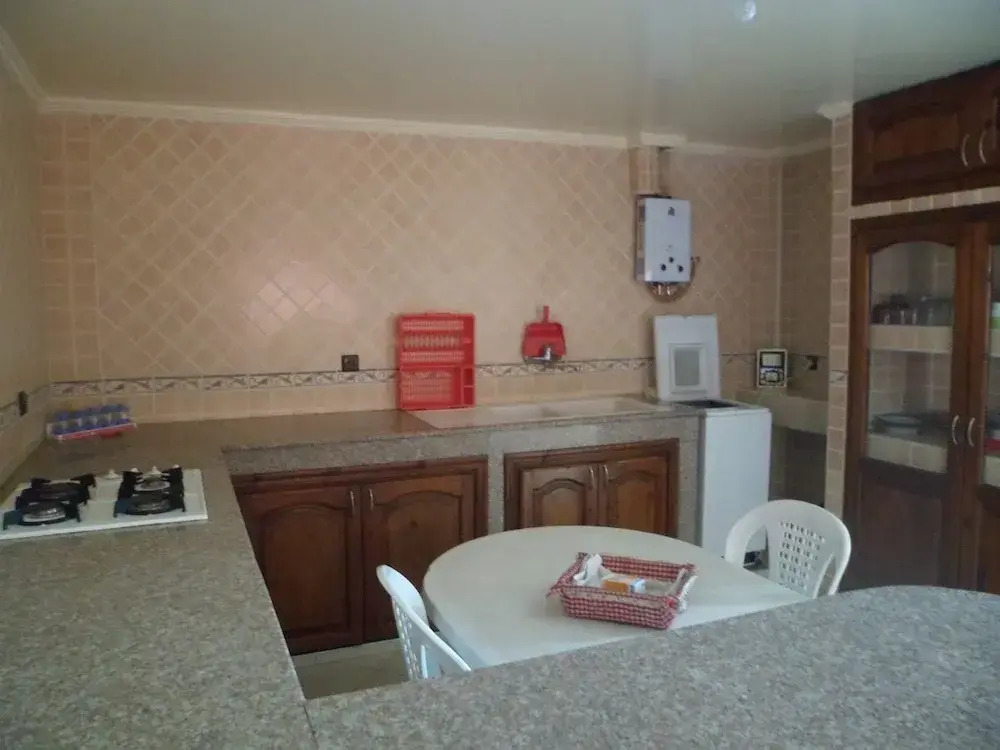 4 Bedroom Beach Side House Ref 1064