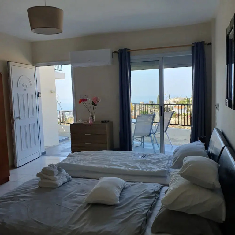 Studio/scenic Views/pool/air Con/near Attractions