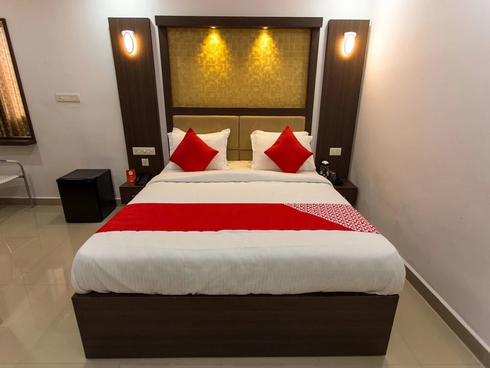 OYO 15974 Hala Residency