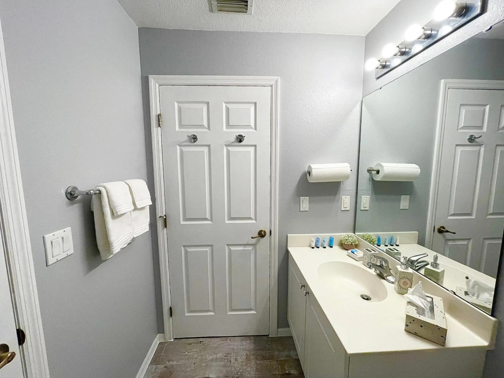 Entire Cozy 4 bed 3 bath Townhome near Disney!