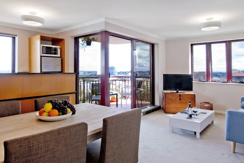 Expansive Views From Sydney 1 Bedroom Apartment