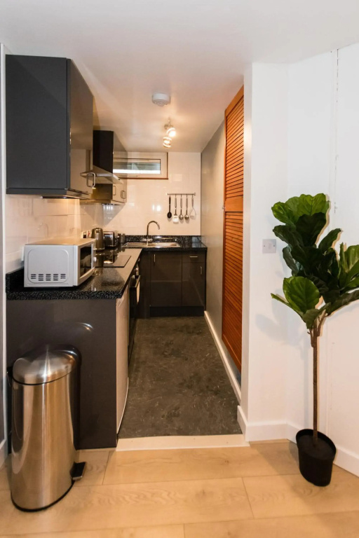 1 Bedroom Newton Apartment Wigan, A Walk to Albert Infirmary, Free Private Parking, Free WiFi