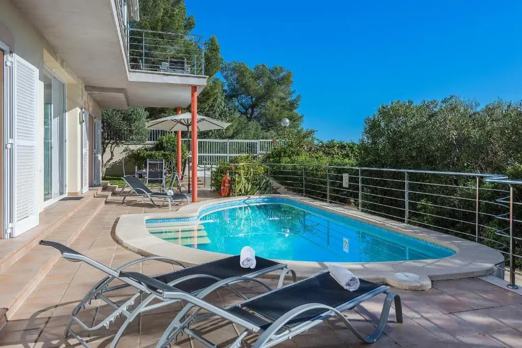 Vistafar - Private Pool & Only 50m to the Sea