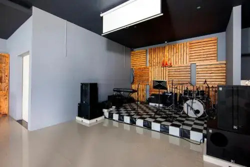 Dginn Cafe & Bar