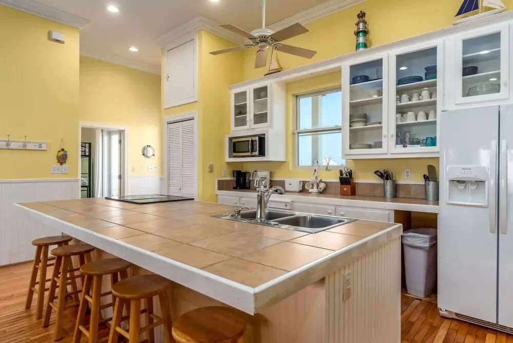 Ricky Mos' Island Oasis - 2628 Bridgeview 4 Bedroom Home by Redawning
