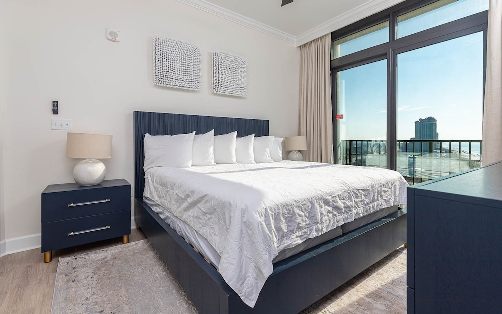 The Oasis 1011 Formerly Phoenix West Ii 1011 4 Bedroom Condo