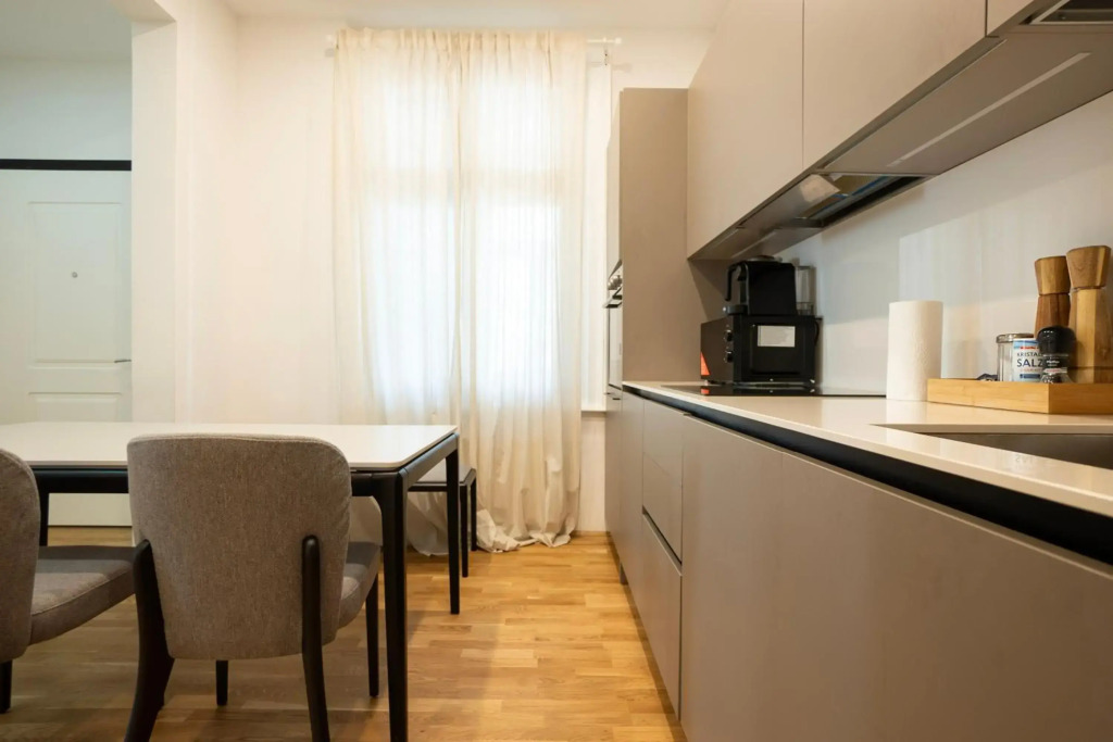 2 room apt with a balcony - 2 min to Michelbeuern AKH